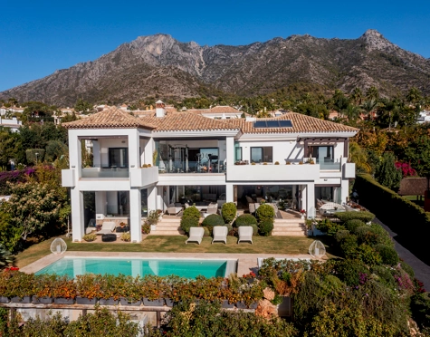 STUNNING RENOVATED VILLA FOR SALE IN SIERRA BLANCA