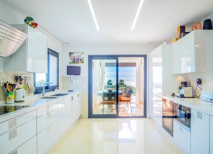 IMPRESIONANTE VILLA RENOVADA EN VENTA EN SIERRA BLANCA