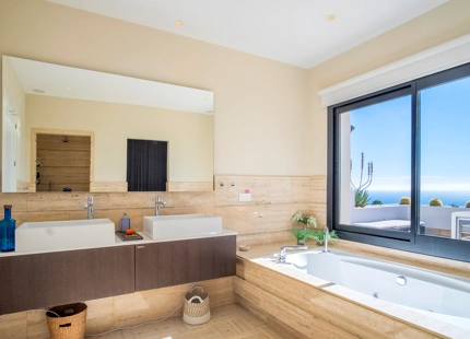 IMPRESIONANTE VILLA RENOVADA EN VENTA EN SIERRA BLANCA