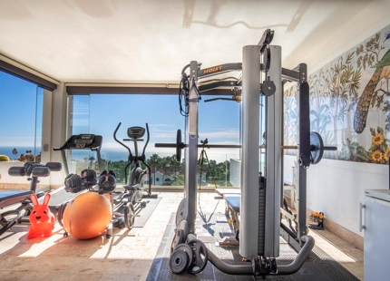IMPRESIONANTE VILLA RENOVADA EN VENTA EN SIERRA BLANCA