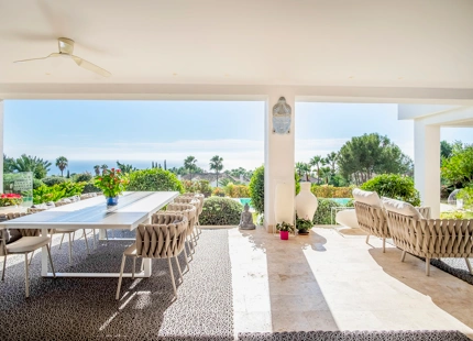 IMPRESIONANTE VILLA RENOVADA EN VENTA EN SIERRA BLANCA