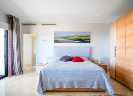 IMPRESIONANTE VILLA RENOVADA EN VENTA EN SIERRA BLANCA