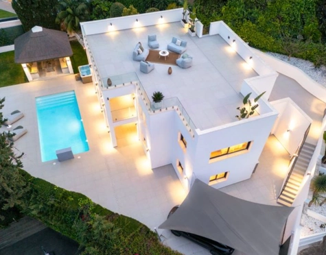 Villa for sale in Centro Plaza, Nueva Andalucia