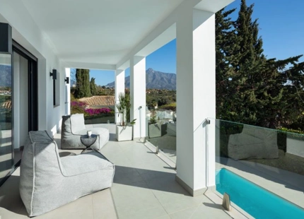 VIBRANTE VILLA EN VENTA EN NUEVA ANDALUCÍA