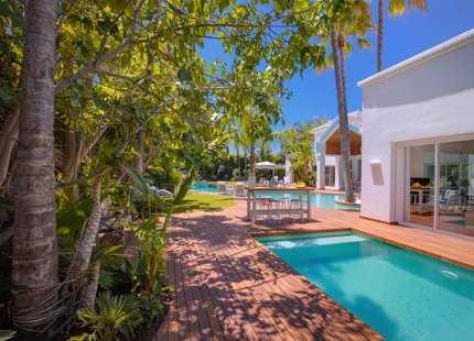 ONE OF A KIND TROPICAL VILLA FOR SALE IN GUADALMINA BAJA