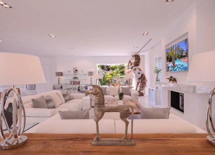 ONE OF A KIND TROPICAL VILLA FOR SALE IN GUADALMINA BAJA