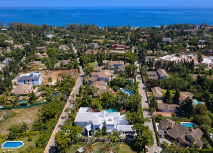 ONE OF A KIND TROPICAL VILLA FOR SALE IN GUADALMINA BAJA
