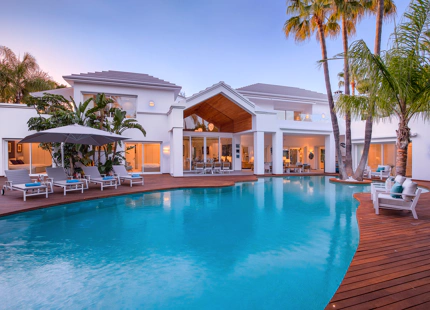 ONE OF A KIND TROPICAL VILLA FOR SALE IN GUADALMINA BAJA