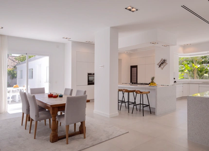 ONE OF A KIND TROPICAL VILLA FOR SALE IN GUADALMINA BAJA