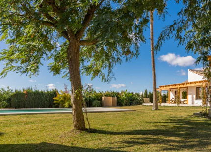 VILLA ESPECTACULAR DE ESTILO PROVENZAL CON VISTAS ÚNICAS EN VENTA EN LAS COLINAS DE ESTEPONA
