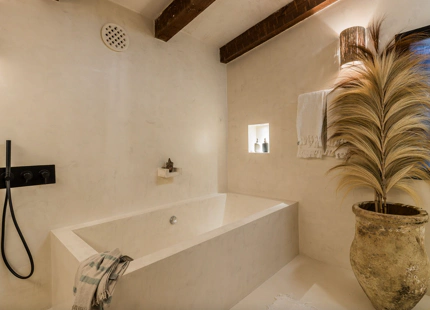 VILLA ESPECTACULAR DE ESTILO PROVENZAL CON VISTAS ÚNICAS EN VENTA EN LAS COLINAS DE ESTEPONA