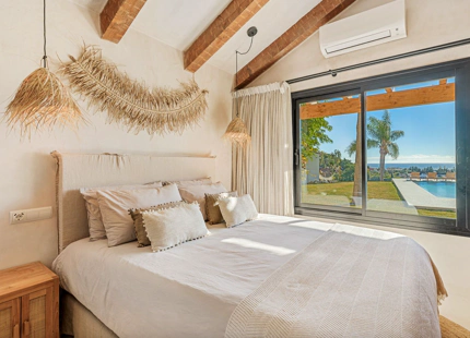 VILLA ESPECTACULAR DE ESTILO PROVENZAL CON VISTAS ÚNICAS EN VENTA EN LAS COLINAS DE ESTEPONA