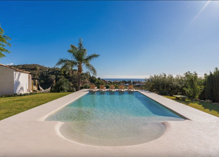 VILLA ESPECTACULAR DE ESTILO PROVENZAL CON VISTAS ÚNICAS EN VENTA EN LAS COLINAS DE ESTEPONA