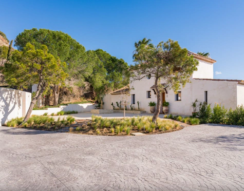 Villa for sale in Estepona Hills, Altos de Estepona