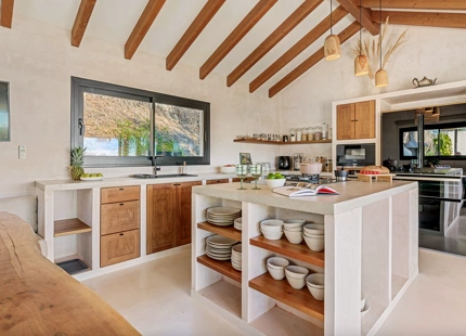 VILLA ESPECTACULAR DE ESTILO PROVENZAL CON VISTAS ÚNICAS EN VENTA EN LAS COLINAS DE ESTEPONA