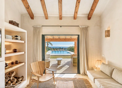 VILLA ESPECTACULAR DE ESTILO PROVENZAL CON VISTAS ÚNICAS EN VENTA EN LAS COLINAS DE ESTEPONA