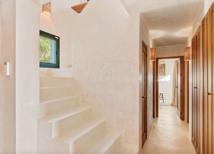 VILLA ESPECTACULAR DE ESTILO PROVENZAL CON VISTAS ÚNICAS EN VENTA EN LAS COLINAS DE ESTEPONA