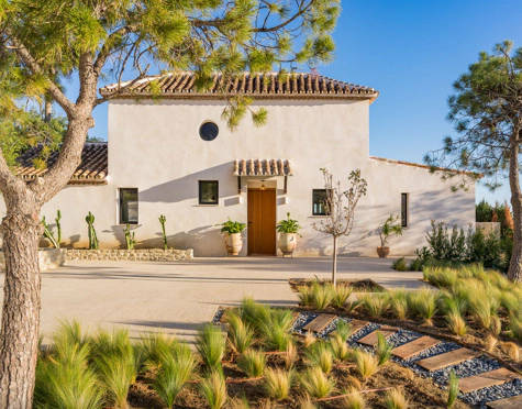 Villa for sale in Estepona Hills, Altos de Estepona