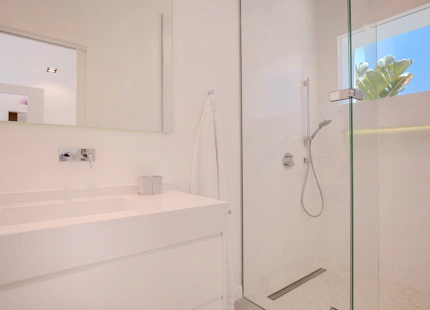 VILLA TROPICAL ÚNICA EN VENTA EN GUADALMINA BAJA