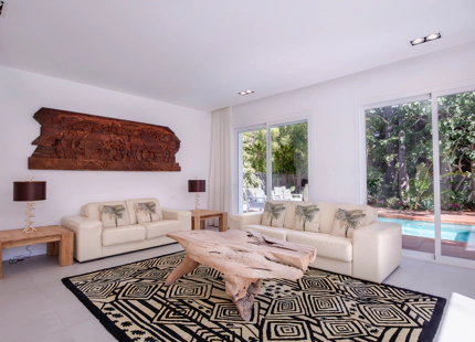 VILLA TROPICAL ÚNICA EN VENTA EN GUADALMINA BAJA