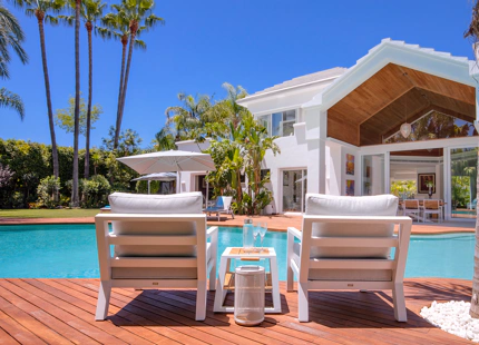 VILLA TROPICAL ÚNICA EN VENTA EN GUADALMINA BAJA