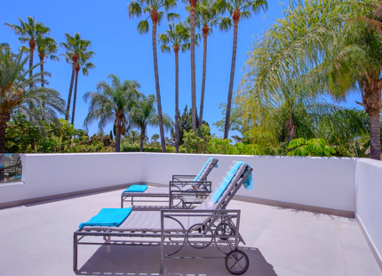 VILLA TROPICAL ÚNICA EN VENTA EN GUADALMINA BAJA