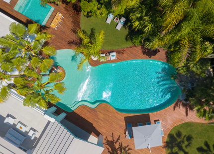 VILLA TROPICAL ÚNICA EN VENTA EN GUADALMINA BAJA