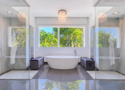 VILLA TROPICAL ÚNICA EN VENTA EN GUADALMINA BAJA