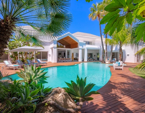 ONE OF A KIND TROPICAL VILLA FOR SALE IN GUADALMINA BAJA