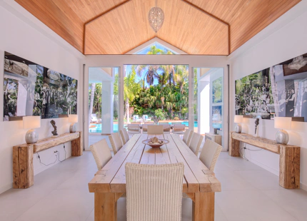 VILLA TROPICAL ÚNICA EN VENTA EN GUADALMINA BAJA