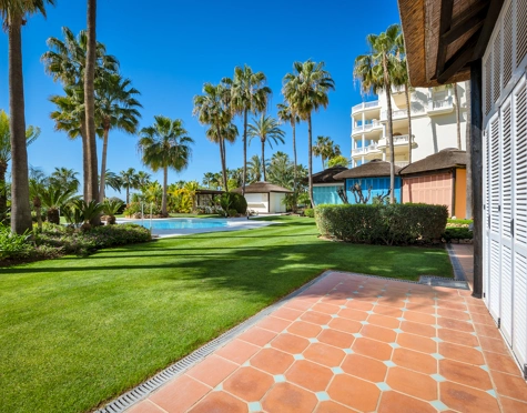 Apartment for sale in Las Dunas Park, Estepona East