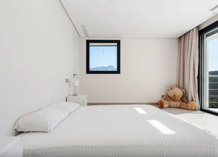 CAPTIVATING VILLA WITH PANORAMIC VIEWS FOR SALE IN LOMAS DE LA QUINTA, BENAHAVIS