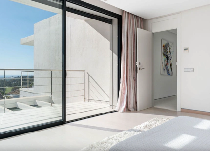 CAPTIVATING VILLA WITH PANORAMIC VIEWS FOR SALE IN LOMAS DE LA QUINTA, BENAHAVIS