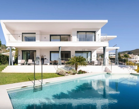 CAPTIVATING VILLA WITH PANORAMIC VIEWS FOR SALE IN LOMAS DE LA QUINTA, BENAHAVIS 