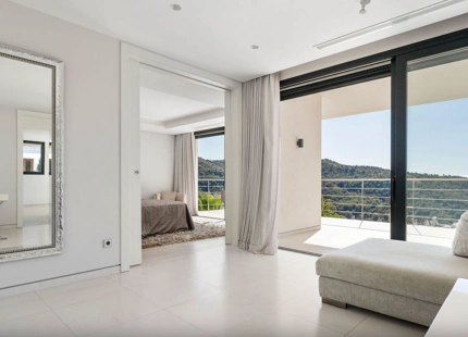 CAPTIVATING VILLA WITH PANORAMIC VIEWS FOR SALE IN LOMAS DE LA QUINTA, BENAHAVIS