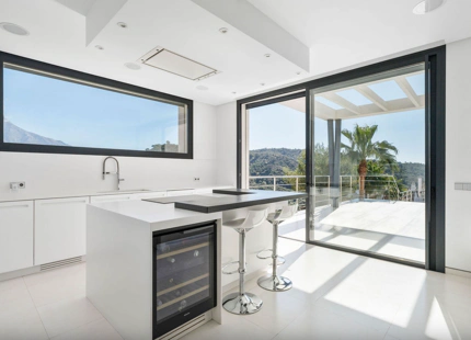 CAPTIVATING VILLA WITH PANORAMIC VIEWS FOR SALE IN LOMAS DE LA QUINTA, BENAHAVIS
