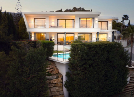 CAPTIVATING VILLA WITH PANORAMIC VIEWS FOR SALE IN LOMAS DE LA QUINTA, BENAHAVIS