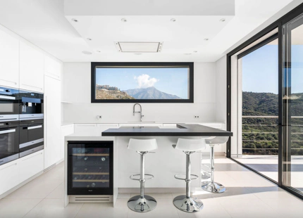 CAPTIVATING VILLA WITH PANORAMIC VIEWS FOR SALE IN LOMAS DE LA QUINTA, BENAHAVIS