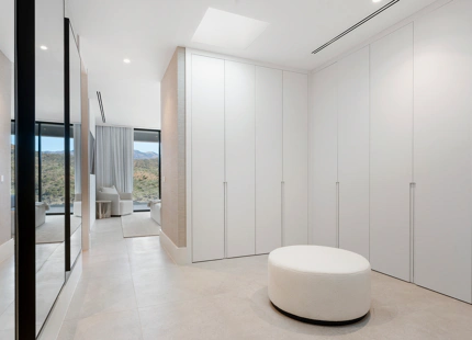 NUEVA VILLA ULTRAMODERNA A LA VENTA EN BENAHAVIS 