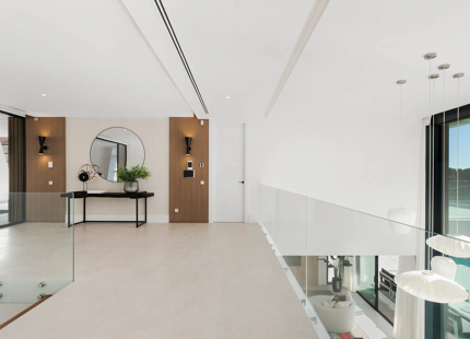 NUEVA VILLA ULTRAMODERNA A LA VENTA EN BENAHAVIS 
