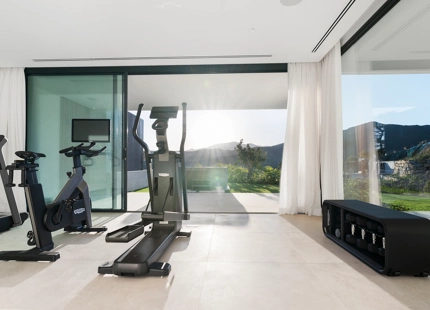 NUEVA VILLA ULTRAMODERNA A LA VENTA EN BENAHAVIS 