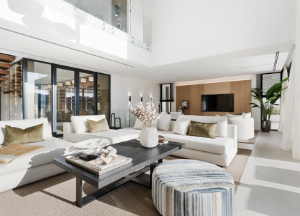 NUEVA VILLA ULTRAMODERNA A LA VENTA EN BENAHAVIS 
