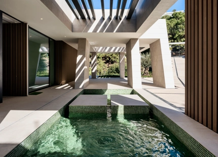 NUEVA VILLA ULTRAMODERNA A LA VENTA EN BENAHAVIS 