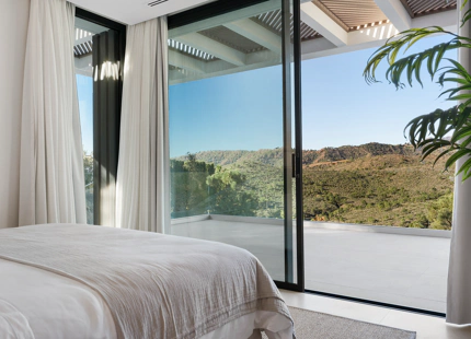 NUEVA VILLA ULTRAMODERNA A LA VENTA EN BENAHAVIS 