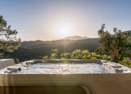 NUEVA VILLA ULTRAMODERNA A LA VENTA EN BENAHAVIS 