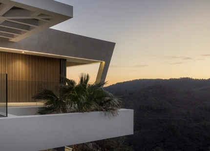NUEVA VILLA ULTRAMODERNA A LA VENTA EN BENAHAVIS 