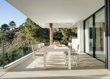 NUEVA VILLA ULTRAMODERNA A LA VENTA EN BENAHAVIS 