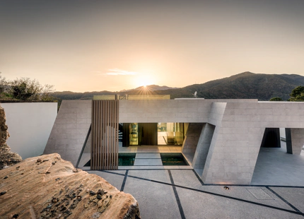NUEVA VILLA ULTRAMODERNA A LA VENTA EN BENAHAVIS 