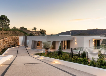 NUEVA VILLA ULTRAMODERNA A LA VENTA EN BENAHAVIS 