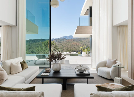 NUEVA VILLA ULTRAMODERNA A LA VENTA EN BENAHAVIS 
